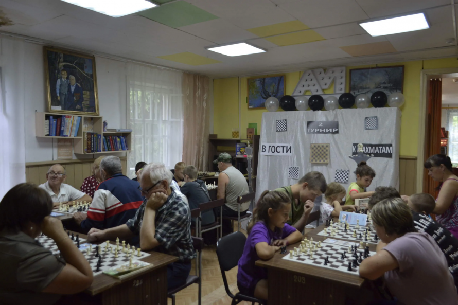 Шахматный турнир в библиотеке.